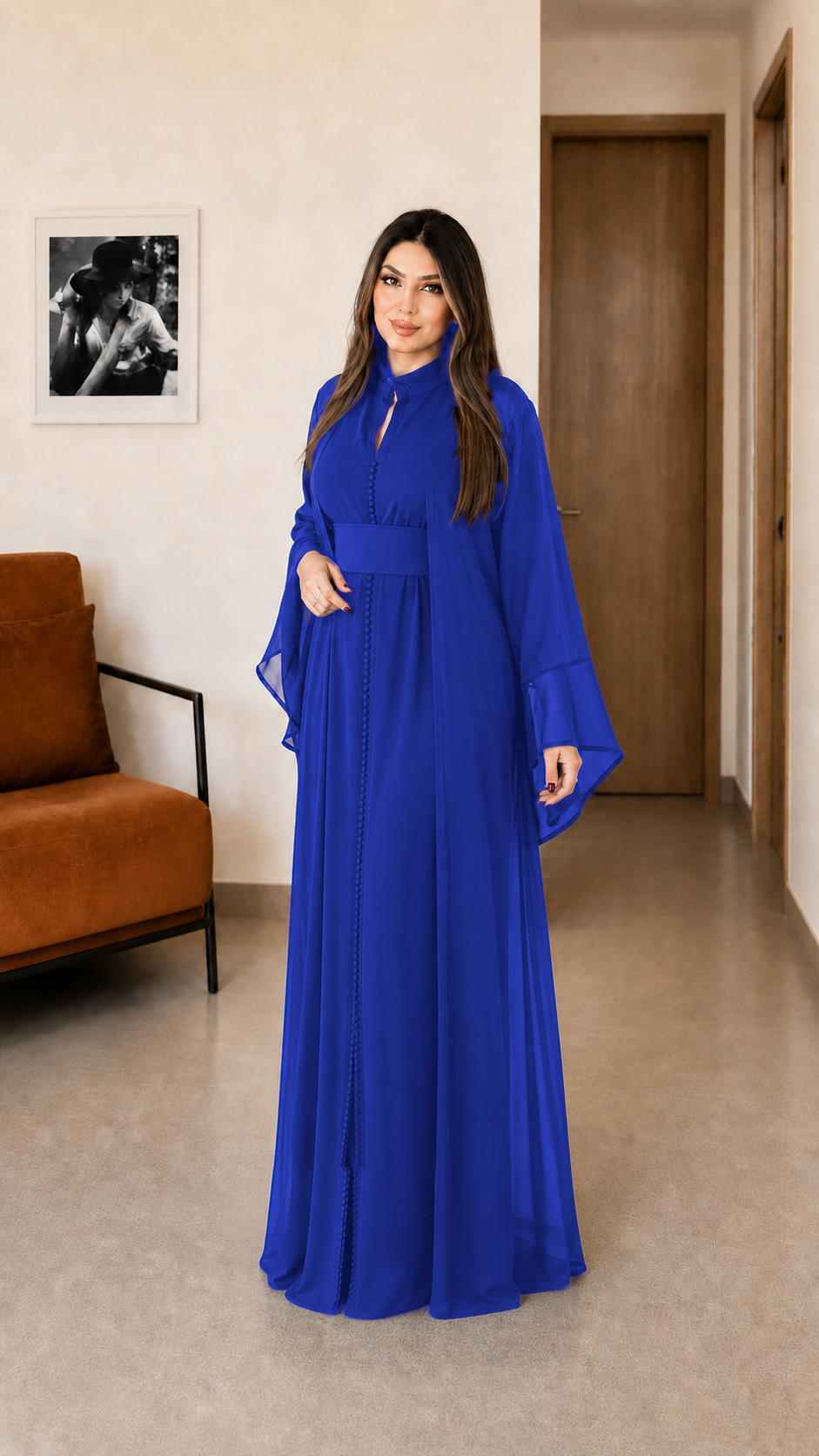 Envol, caftan deux pièces Doha Mode en crêpe et mousseline, coloris bleu roi