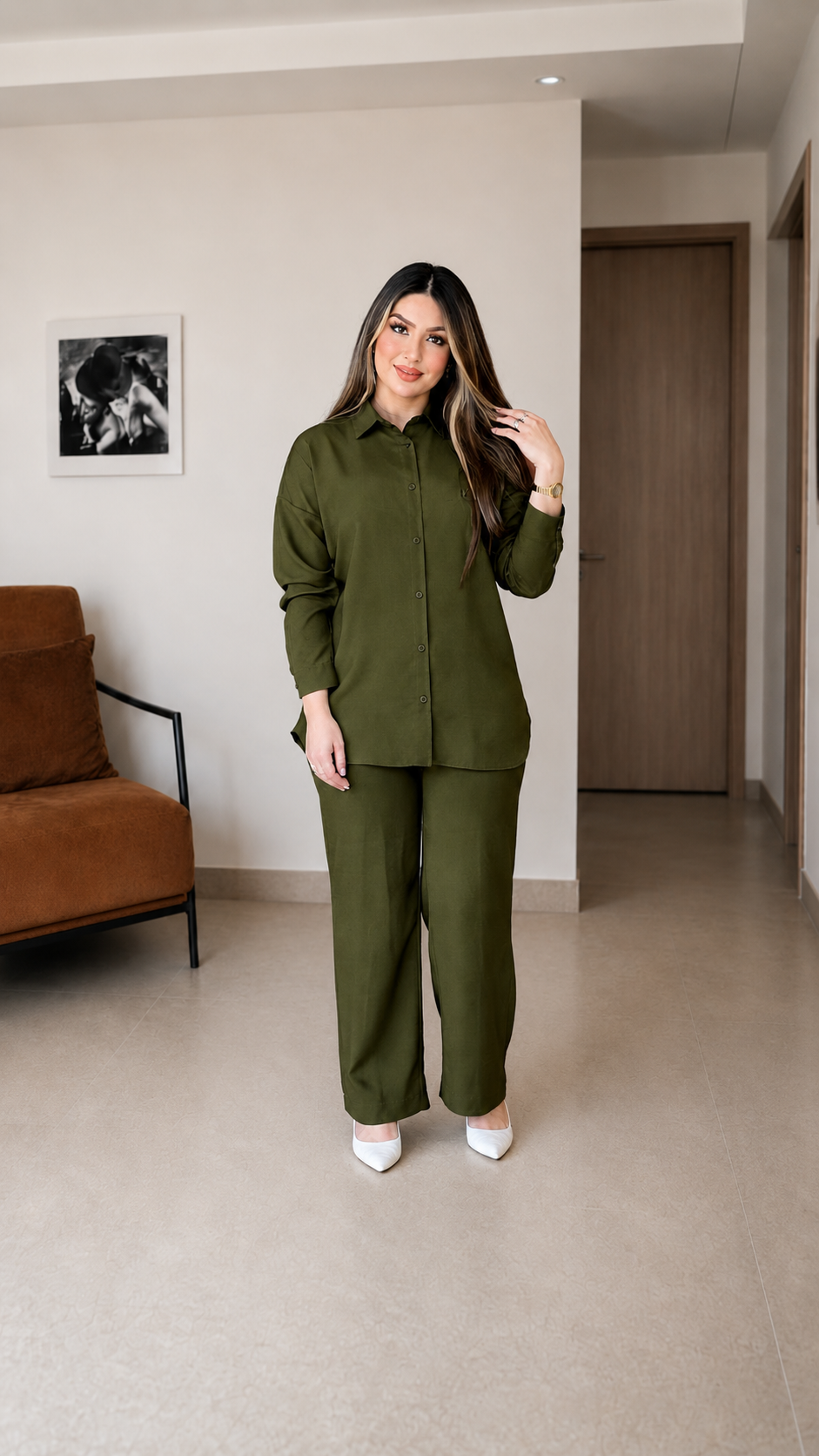 Sérénité — ensemble chemise & pantalon large, coloris Vert olive (vue portrait)